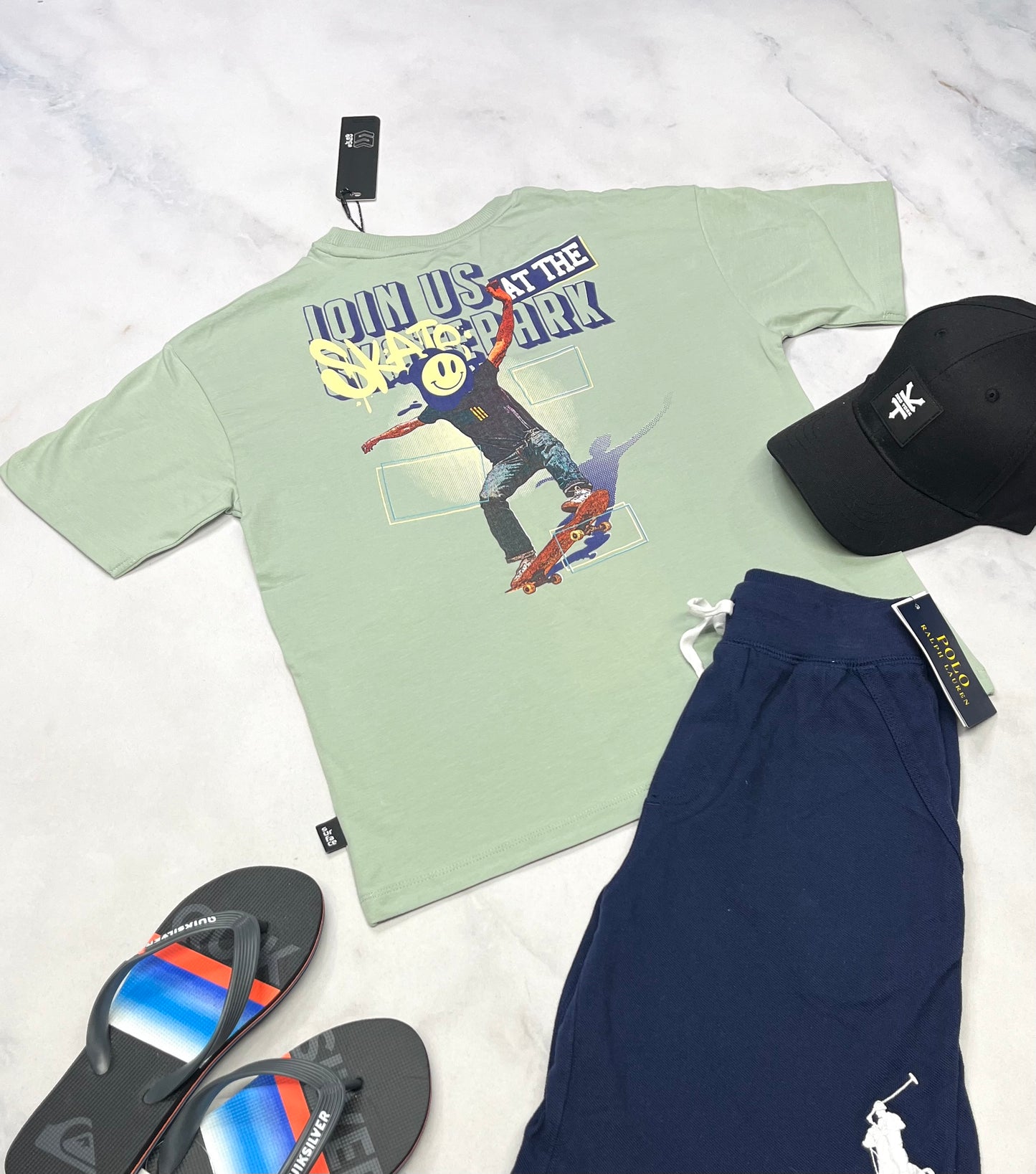 🌿 Manche courte : Skate vert Surface . Beau coton stretch 8 ans garçon neuf ! Beau logo au dos .