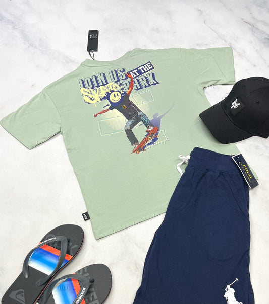 🌿 Manche courte : Skate vert Surface . Beau coton stretch 8 ans garçon neuf ! Beau logo au dos .