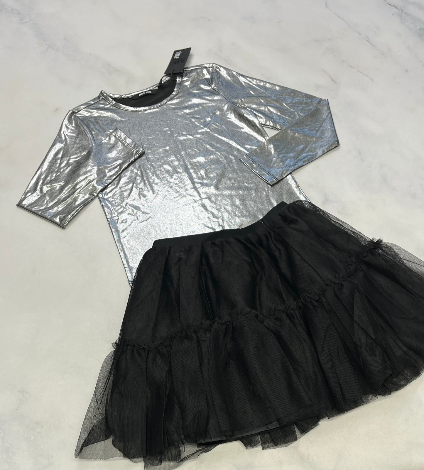 Duo fait 6 ans neuf ! Mile end haut argenté stretch mou confo fait 6 ans neuf ! + Jupe neuve fait 6 ans .