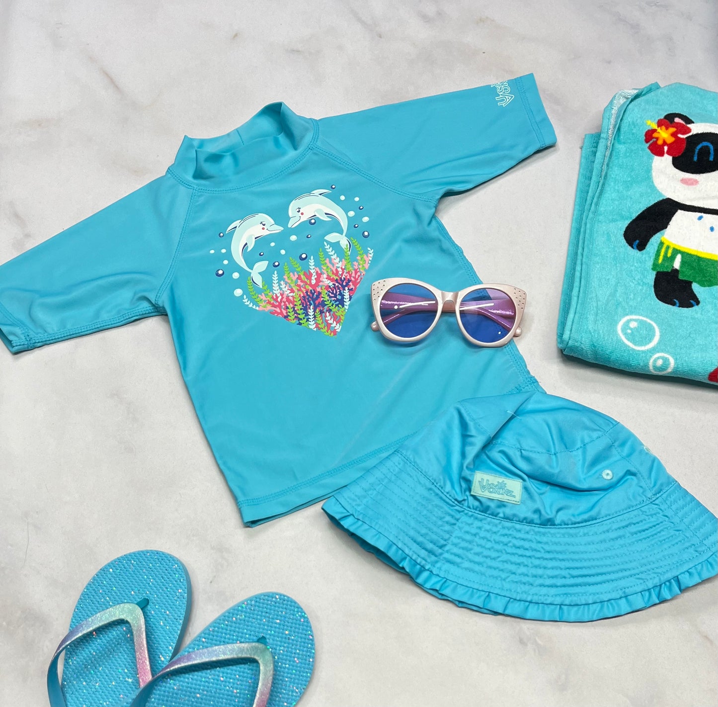 💦 Duo neuf ! Chandail maillot et chapeau UV skinz réversible . Fait 4 ans neuf !