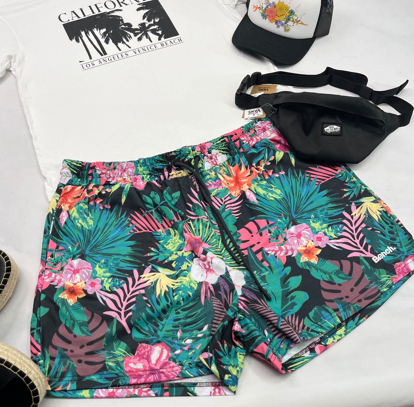 🌴 Short : BENCH fleuris L et XL femme coupe confo neuve ! Tissu souple qui ne décolore pas . Qualité ++