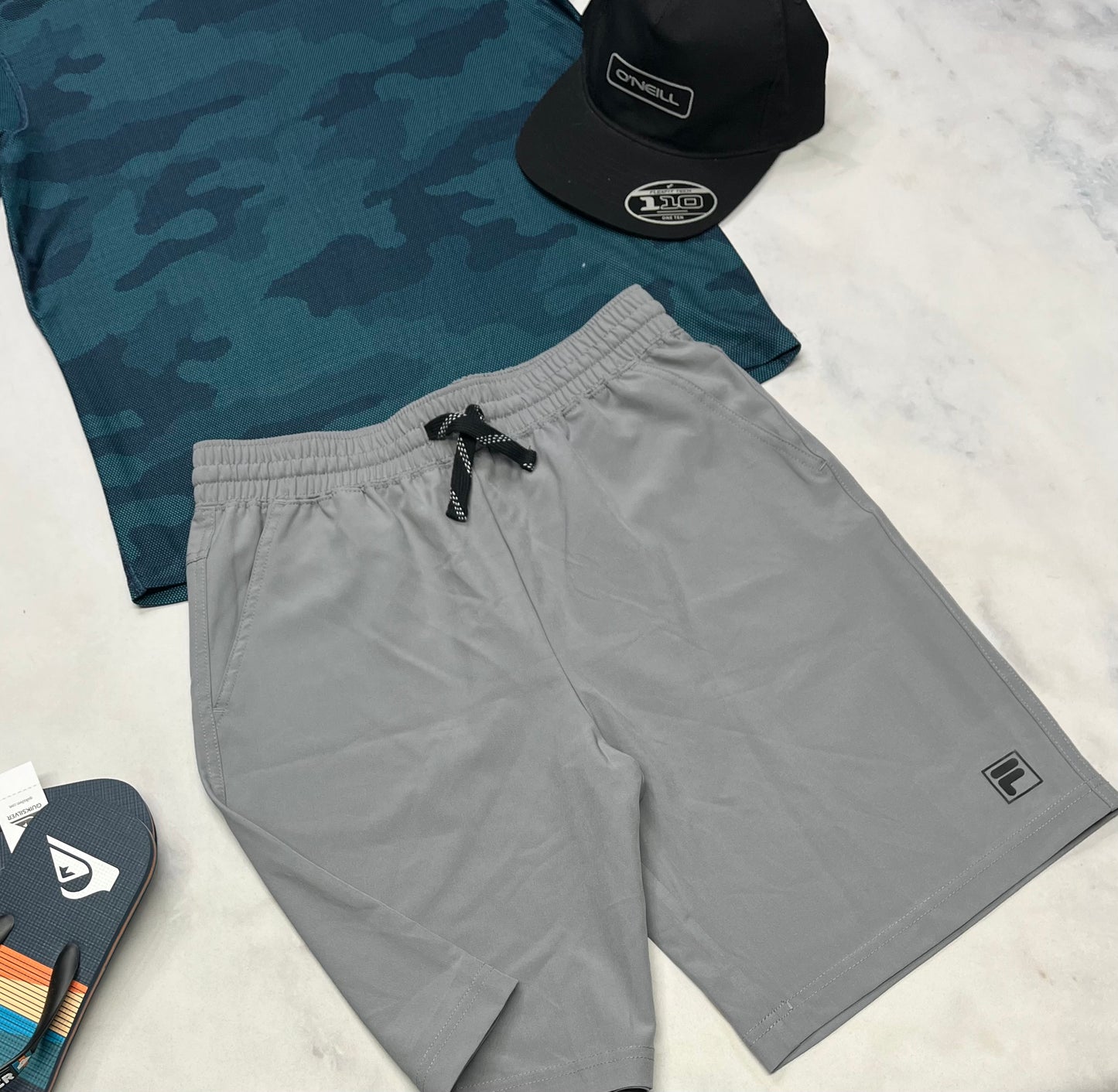 🩵 Bermuda FILA : tissu de sport léger ( qui ne décolore pas ). 14-16 ans garçon neuve .