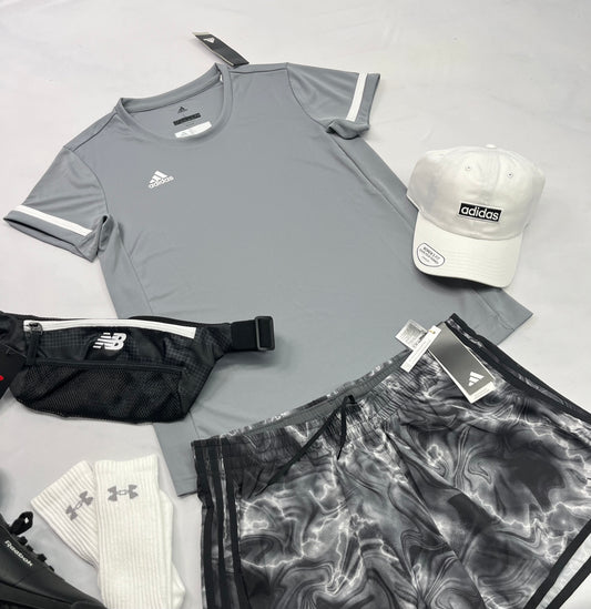 🩷 Manche courte : Adidas en tissu de sport qui respire de chaque côtés . L/ femme neuf !