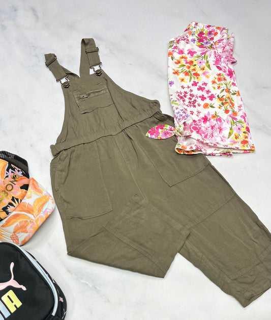 🌴 Salopette : BENCH longueur 3/4 ultra molle confo . Kaki bretelle ajustable neuve . 5 et 6 ans fille .