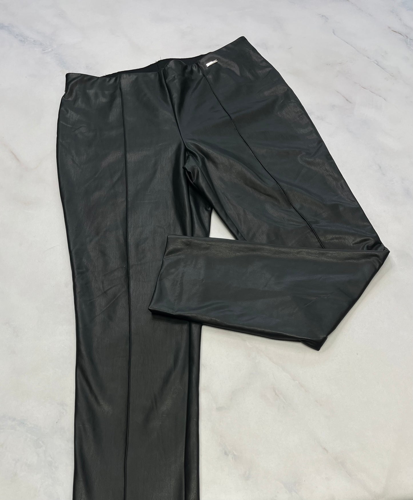 Skinny effet cuir : stretch de partout , micro polar int. État neuf ! Pas fait long si tu es petite super ! L fit ( M-L) 10-12 ans .