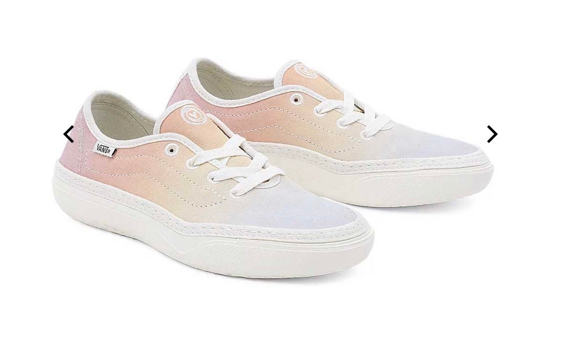 🌴 Souliers Vans : Modèle Hyperrr confo neuf ! Gr : 7.5 et 8.5 femme en stock neuf !