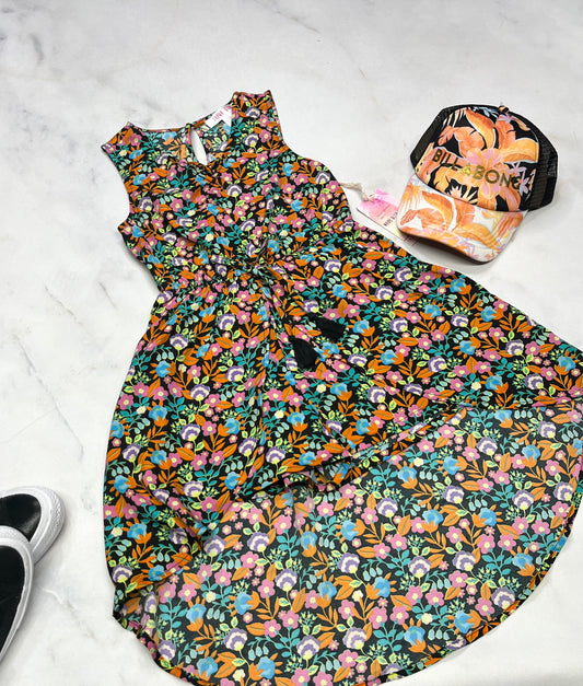 🌵1 pièce short : en tissu léger qui ne décolore pas . Effet look robe . Fait 7 ans fille .