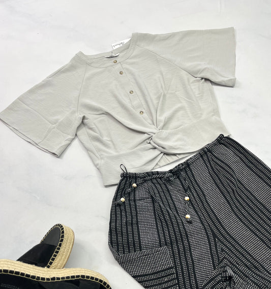 🌴 Haut : Reitman neuf ! En tissu léger non transparent . Élastique au bas du dos . Souple confo look écourté . S/ femme ( 4 ans )