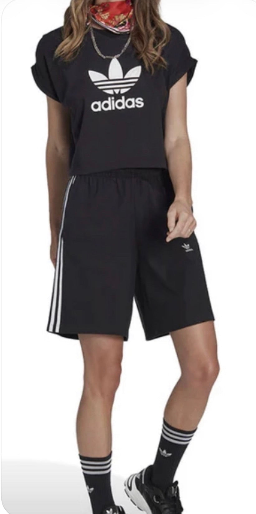 🩷 Bermuda : Adidas style ouaté mais pas chaud . S/ femme taille haute , coupe ample tendance .