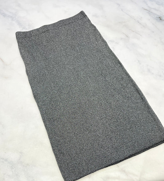 Jupe : en tricot longue 7/8 ieme stretch moulante ( gris brillant argenté dans le tissu. Qualité ++ M/ femme neuve .