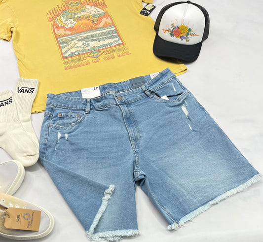 ☀️ Bermuda : jeans stretch Defrost 31(11 ans femme ) et 32(12 ans femme ) dispo . Beau tissu extensible .