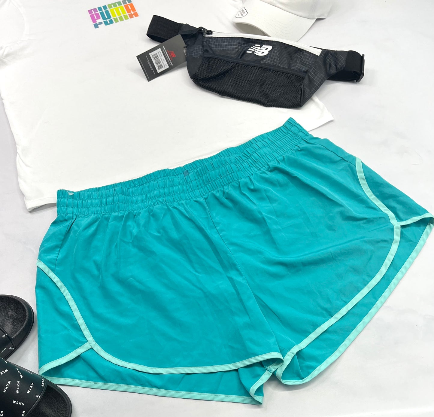 🩵 Short : en tissu de sport ultra légère avec sous culotte intégrée. XXL/ femme comme neuve.