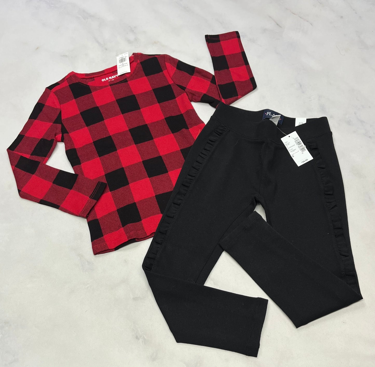 Duo neuf : 5 ans fille . Manche longue isotherme neuf + Jeg noir confo s’enfile comme un leg. 5 ans neuf!