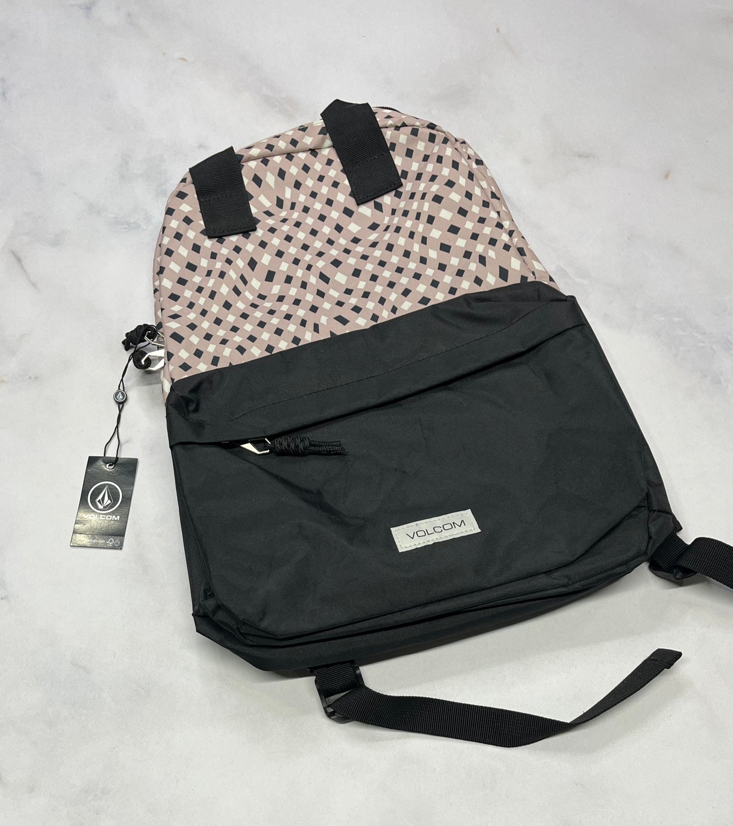 💕 Sac d’école : Volcom . Grosseur idéal pour enfant débutant l’école et premier cycle . Neuf !!