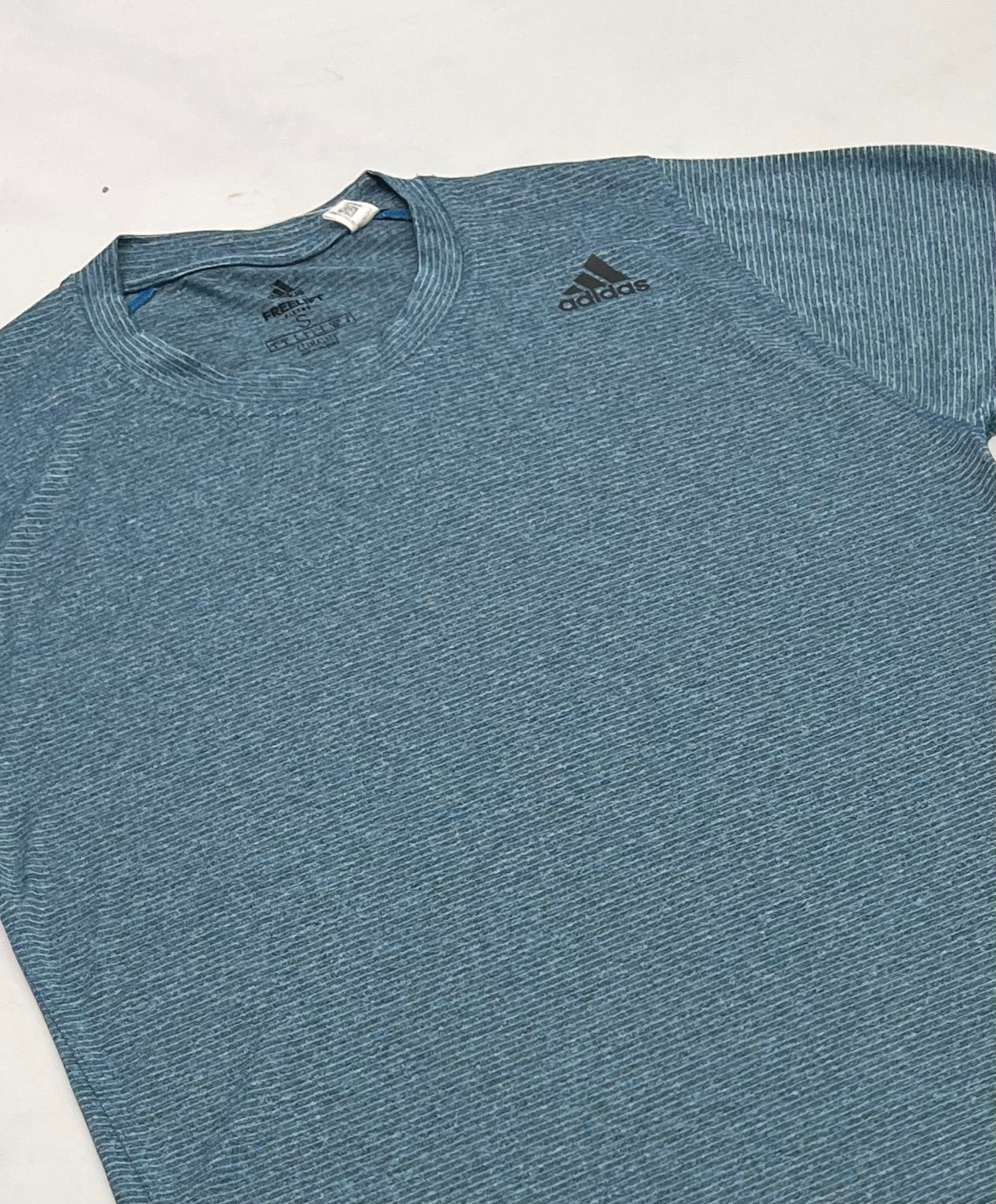 🤩 T-Shirt : Adidas bleuté / ligné Small homme neuf ! Tissu sport qui ne décolore pas neuf !
