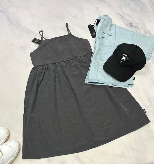 🌴 Robe Surface : Grise douce molle confo . Dos en mi d’abeille stretch avec bretelles ajustable . 14(12-14 ans fille ) neuve .