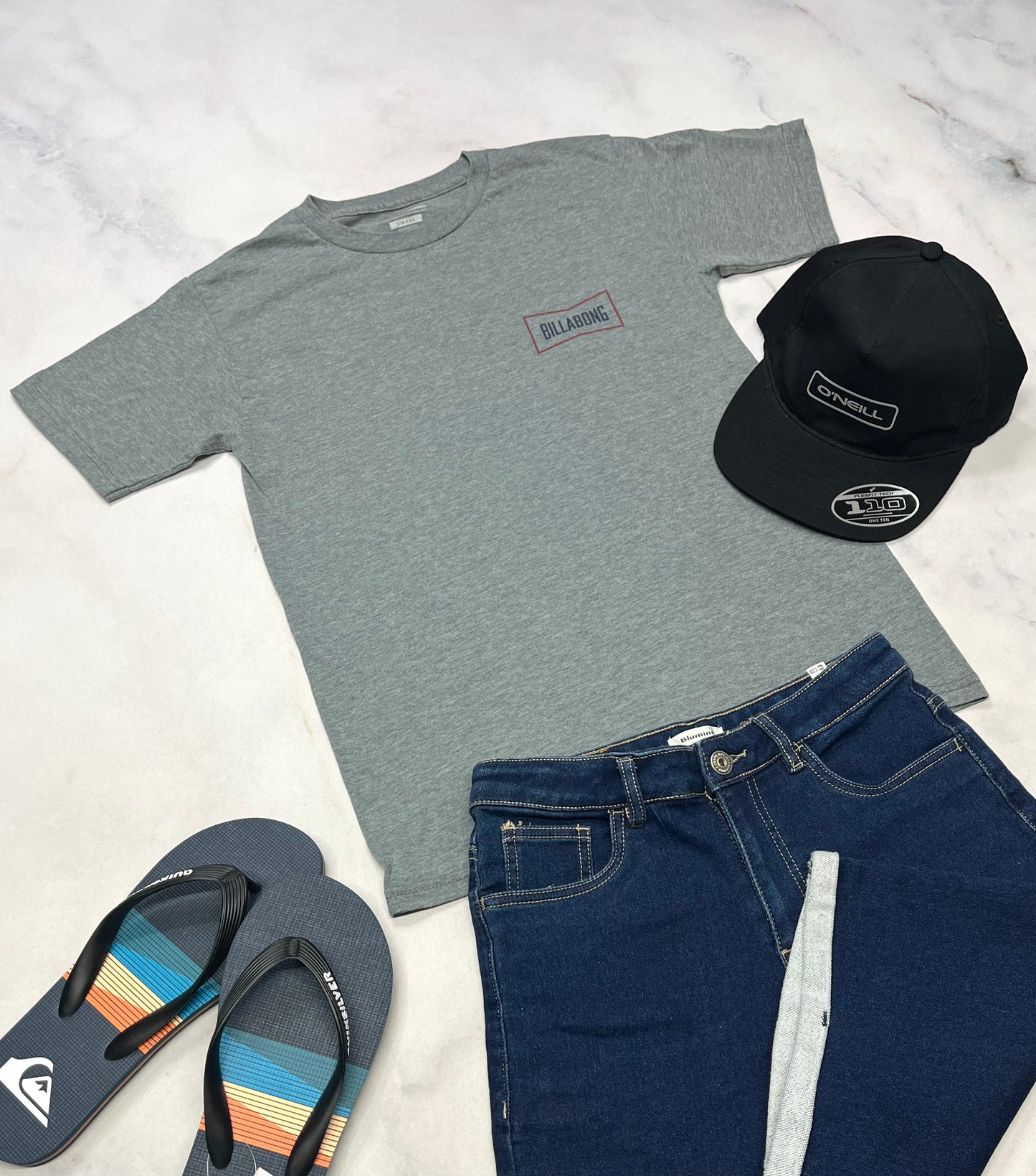 🛹 T-Shirt : Billabong super état soft fait 12-13 ans garçon . Beau logo au dos .