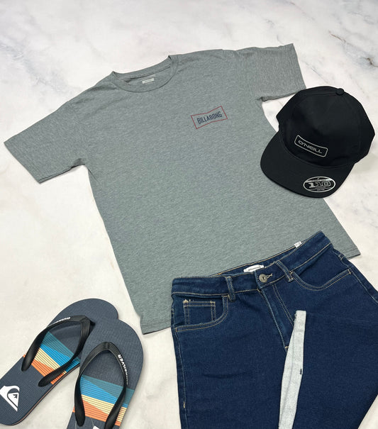 🛹 T-Shirt : Billabong super état soft fait 12-13 ans garçon . Beau logo au dos .