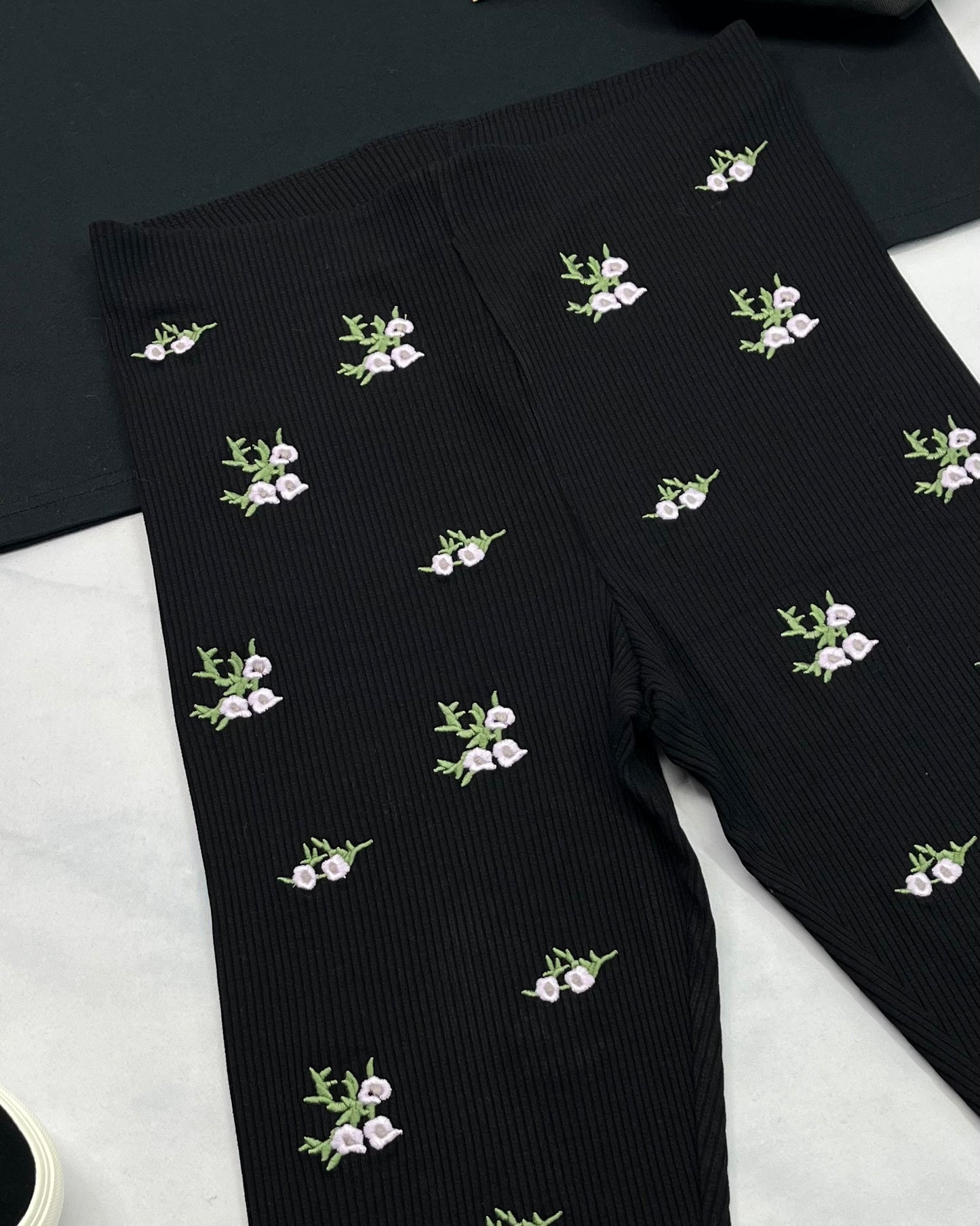 🌿 Cuissard rib texturé : incroyable avec fleurs brodés . Small femme ( fait grand small ou petit médium ) SM 6-7 ans femme neuf !