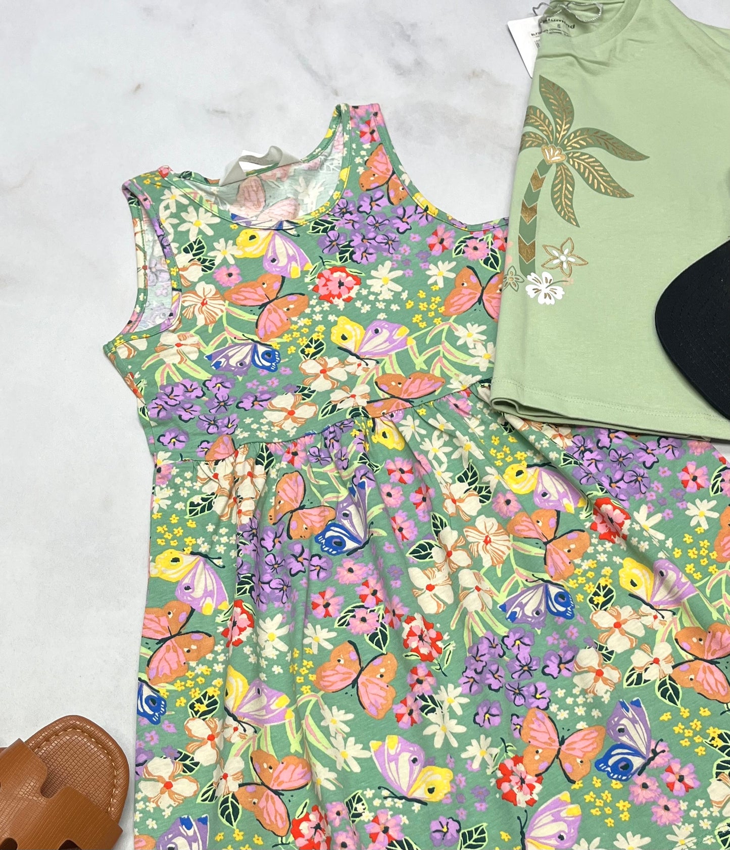 🌴 Robe fleurie : 5 ans fille neuve.