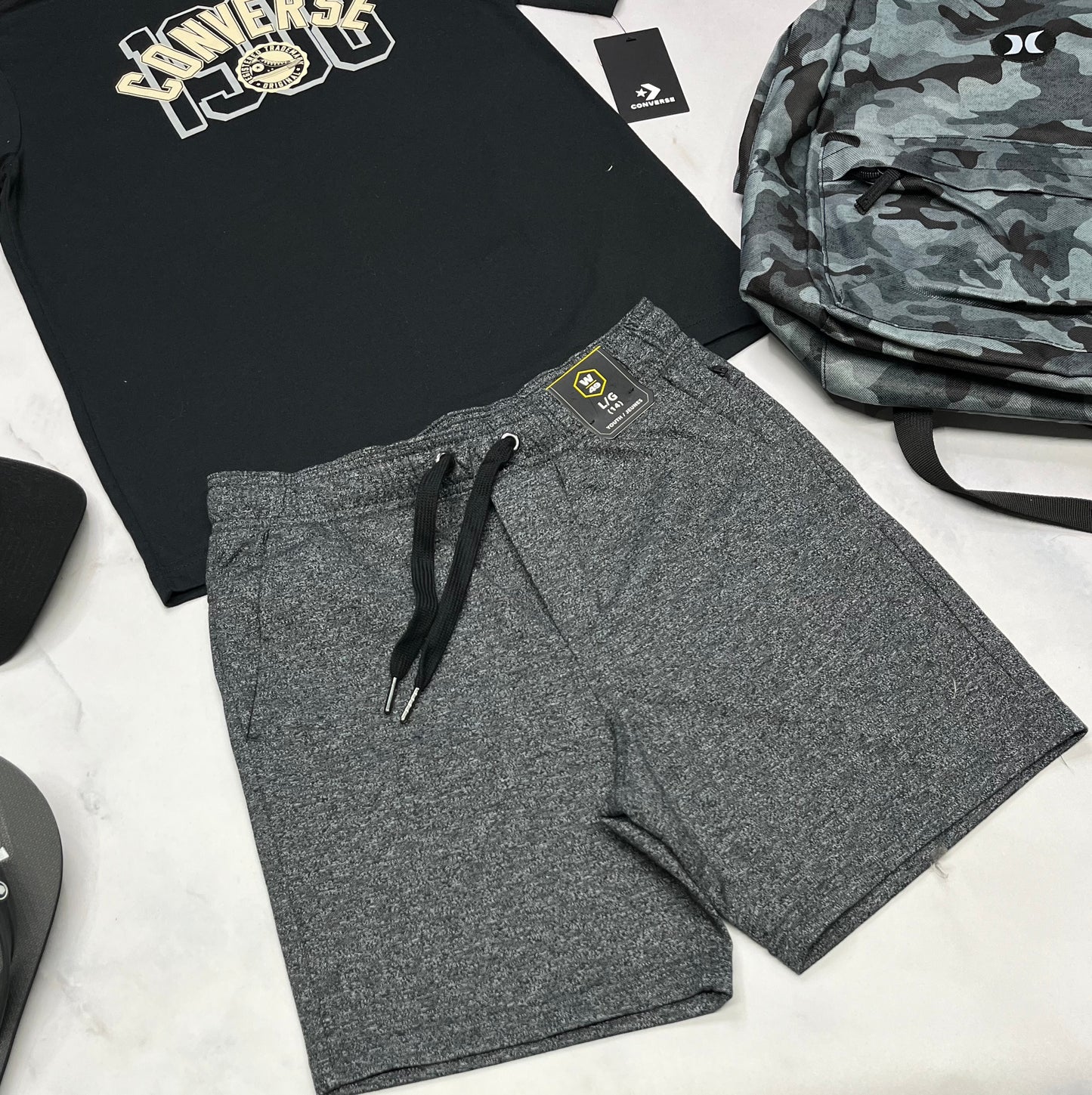 🌿 Short : charcoal West en ouaté confo . Poche avec zip au dos . 14 ans garçon neuf !
