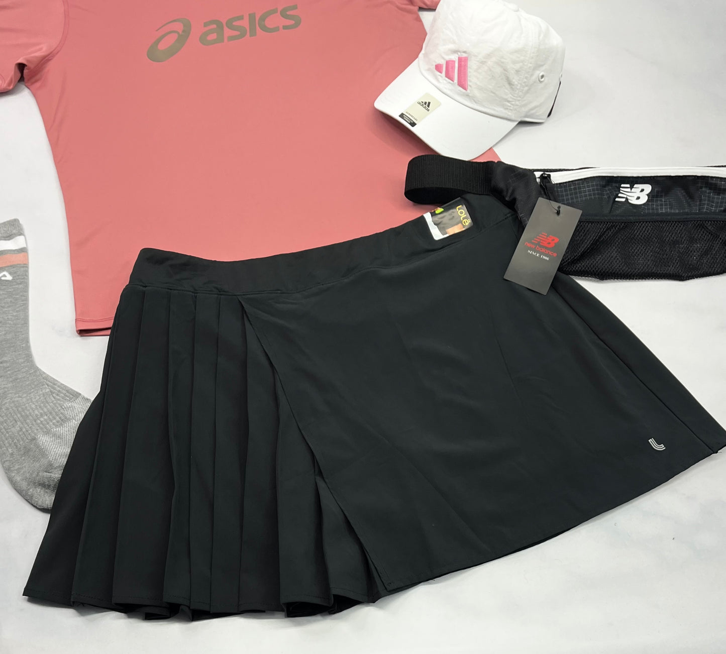 😍 Jupe short intégré : Lolë en tissu de sport stretch dans tout les sens . Encore plus belle en vrai . L/ femme neuve !