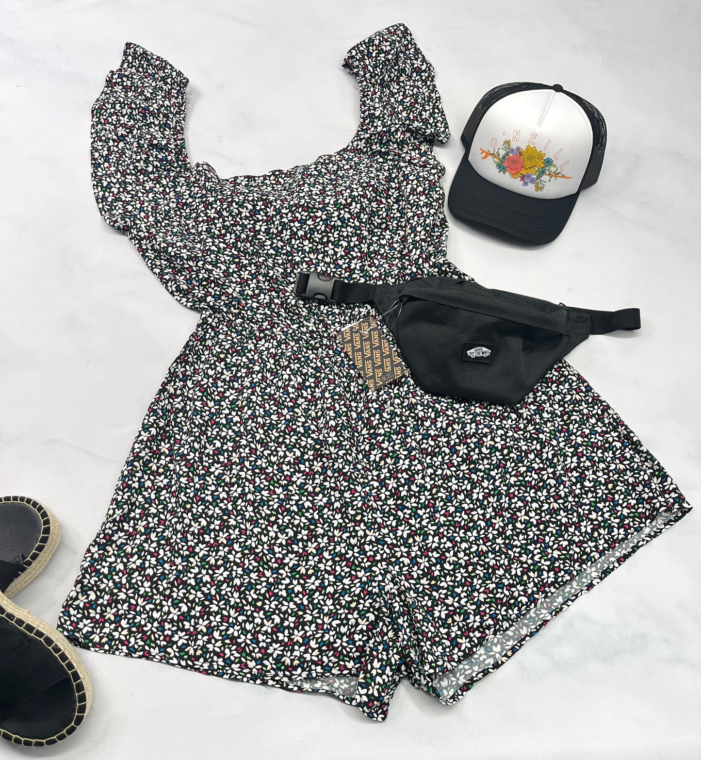 ☀️ 1 pièce short : fleurie XL femme neuf ! Col élastique et la taille élastique . Dos entre ouvert et ajustable . Superbe !!!
