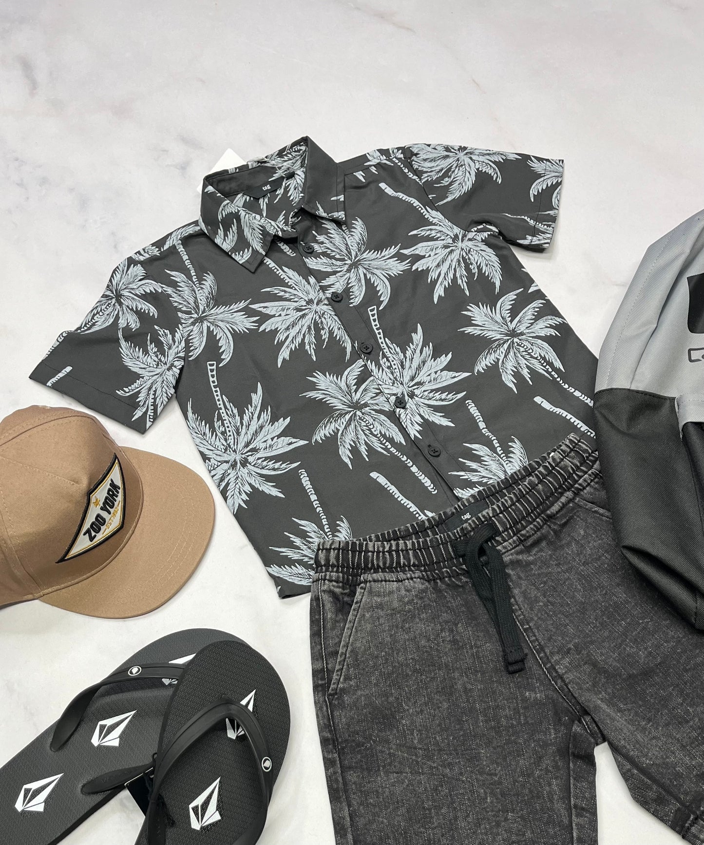 🌴 Chemise : 5(4-5 ans confo ) neuve .