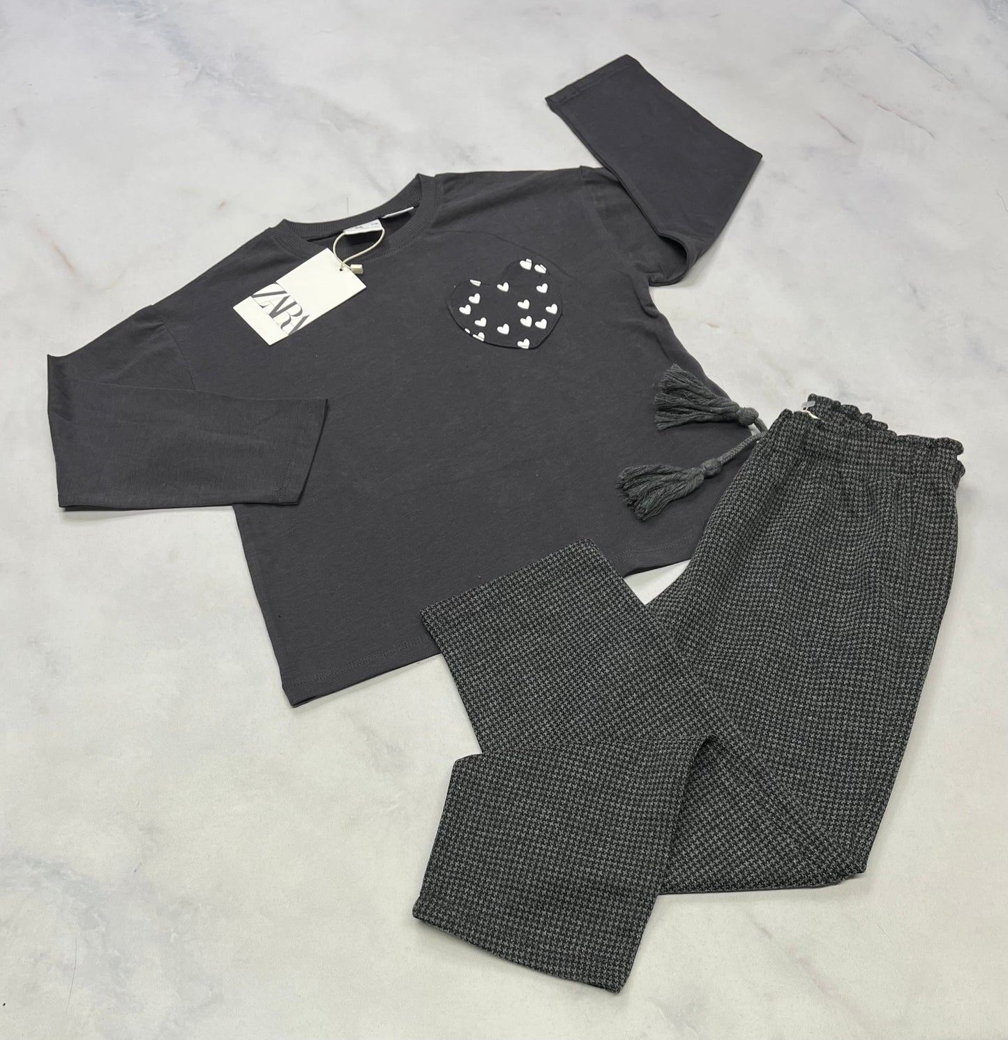 Duo 5 ans  ! ZARA fait 5 ans neuf ! + Pantalon ultra mou taille élastique mango + 5 ans comme neuf!