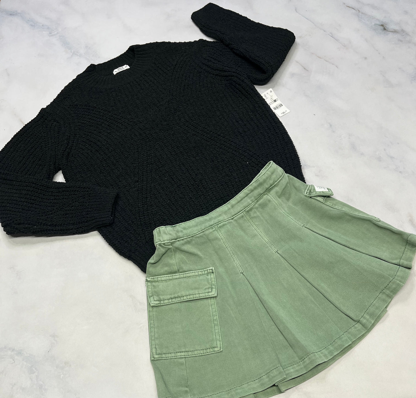 DUO neuf! tricot noir 10-12 ans neuf + Jupe effet jeans 10 ans neuve .