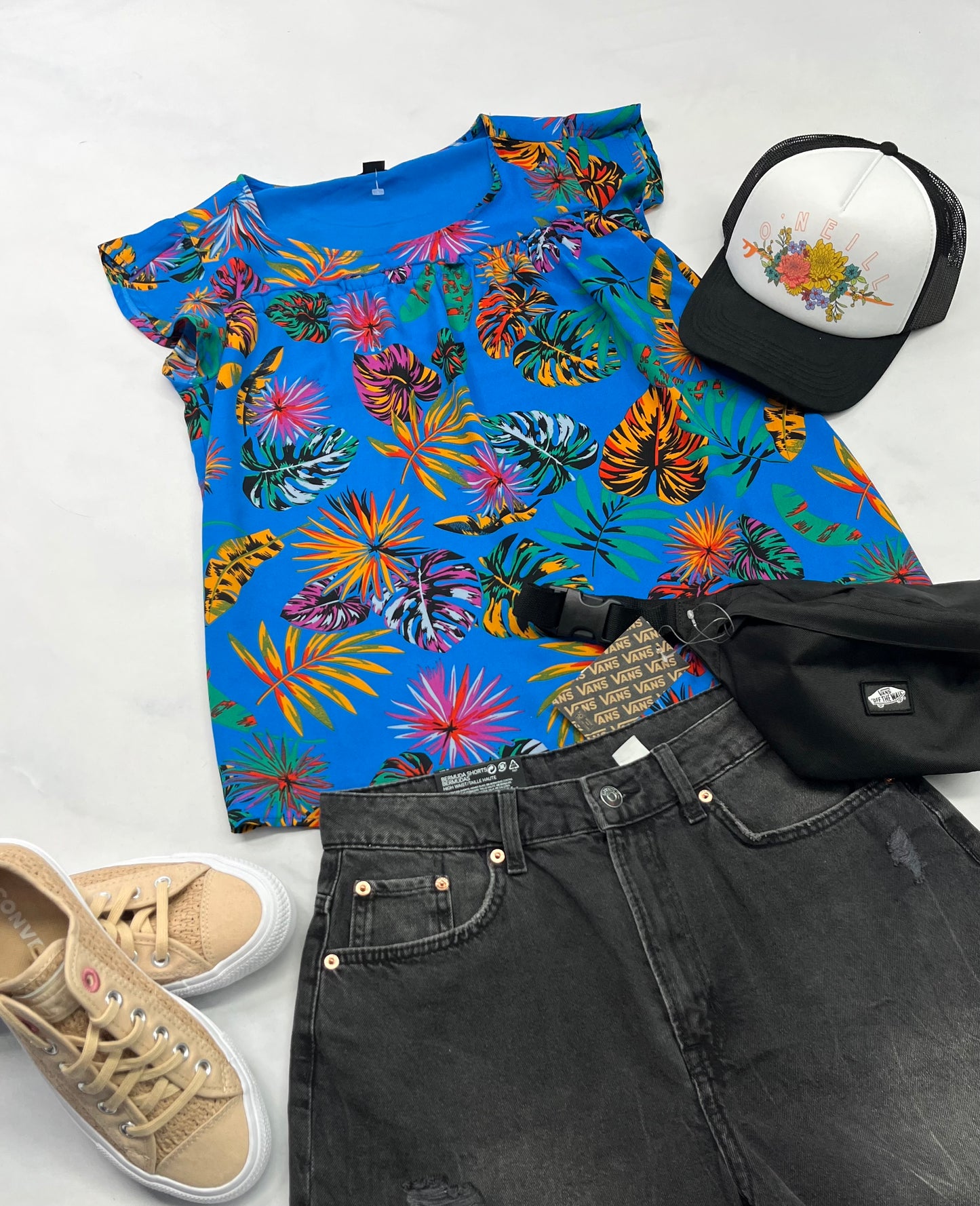 💙 Haut fleurit : en tissu léger qui ne décolore pas ( doublure intégré) . S/ femme look lousse .