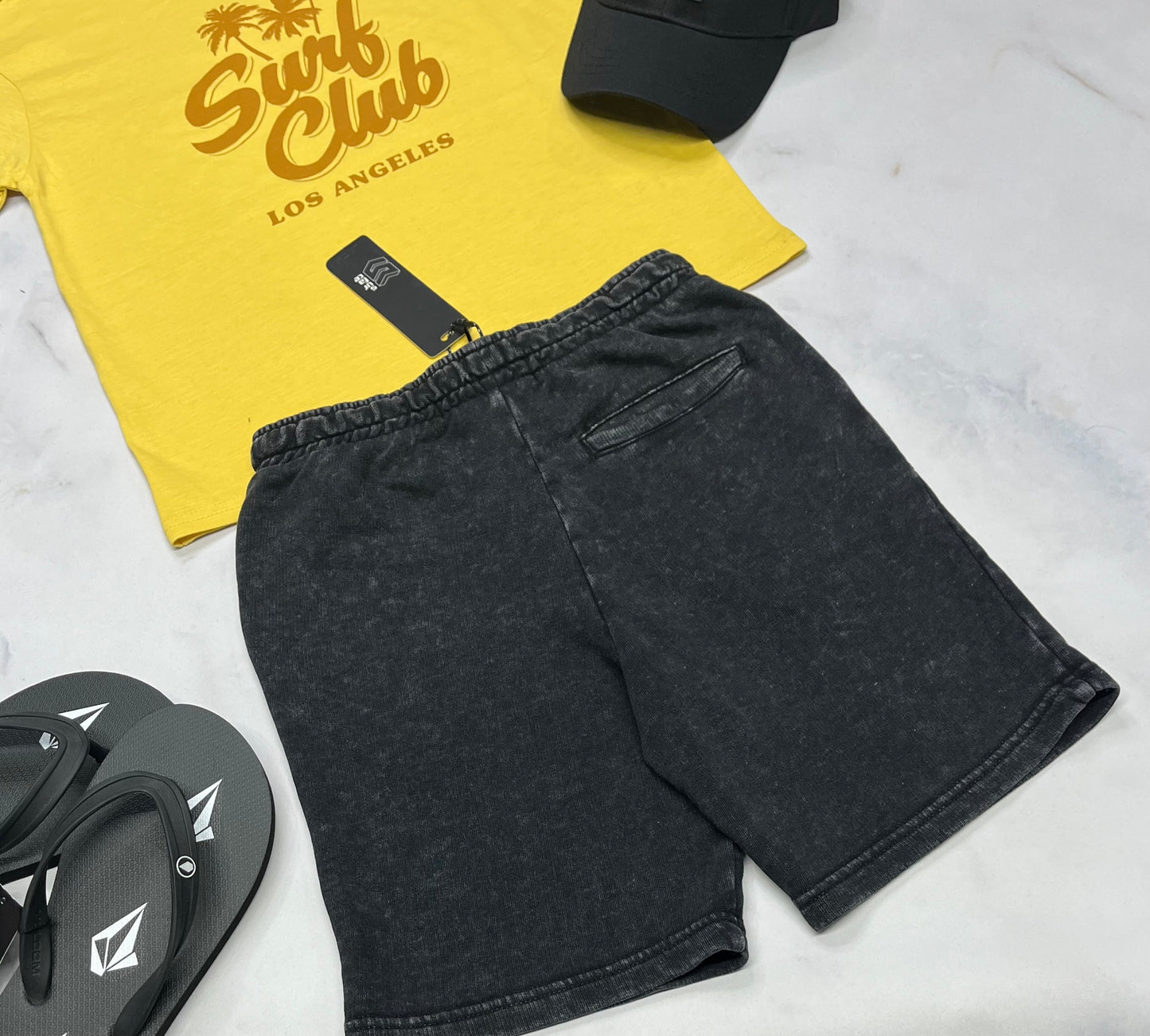 🛹 Short : jogging Surface ultra molle . Fait 6x-7 ans et 7-8 ans coupe confo . Neuve !