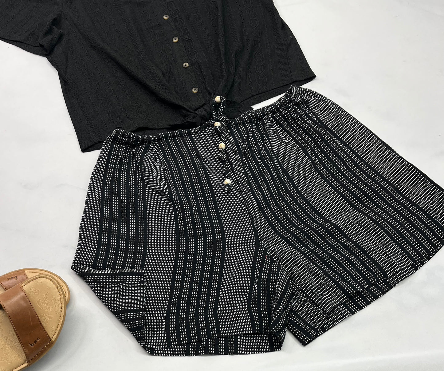🌿 Short : look lin texturé ! Fait L/ femme coupe confo neuve ! Cordon d’ajustement à la taille .