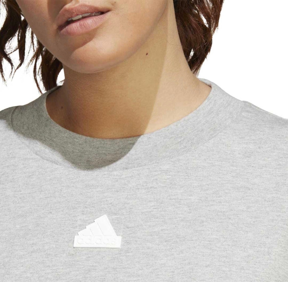 🩷 Manche courte : Adidas gris et blanc ! 1XL( xxl femme ) et 2XL neuf ! Coupe relax. Dos superbe !