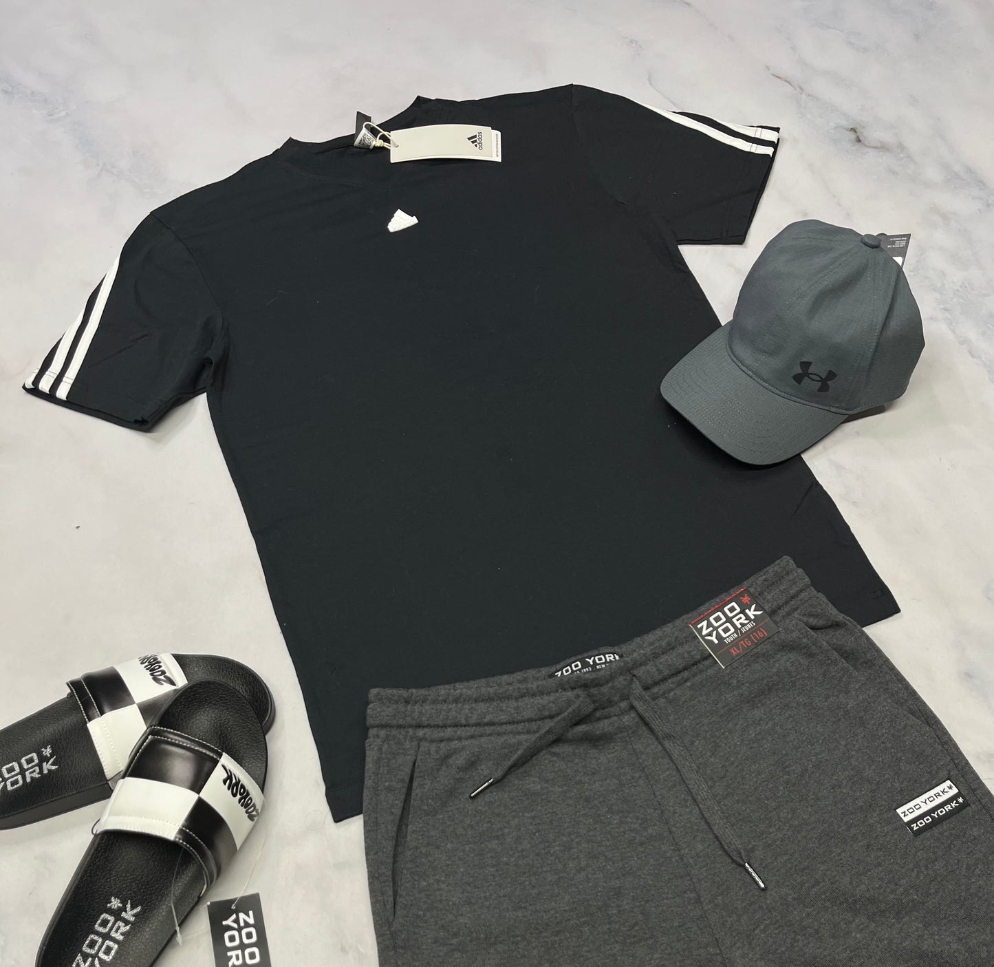 🩵 T-Shirt Adidas : 16 ans garçons neuf ! Effet ligne au dos superbe .