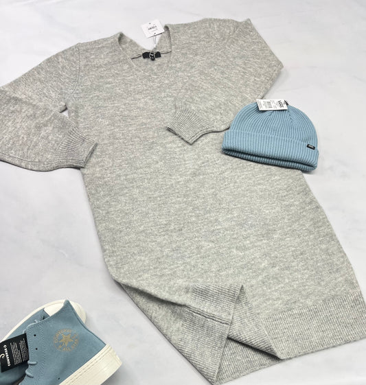 ❄️ SOLDE Robe : Hyper douce manche ballon fait M/ femme  . Neuve mais à un mini fil rose pâle dans le tissu .