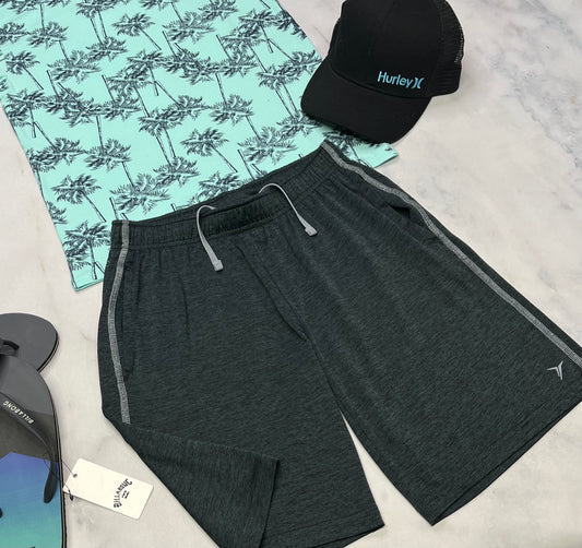 🤩 Bermuda : charcoal en tissu de sport + 12 ans super état.