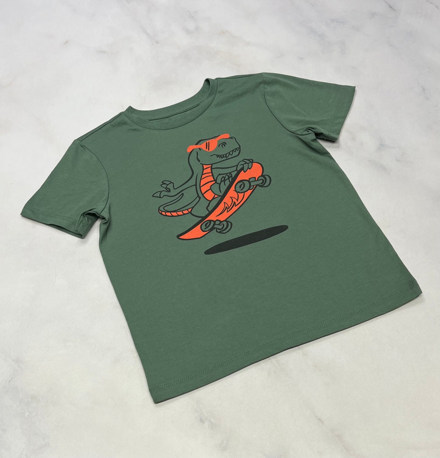 Tag: t-Shirt Dino / skate neuf! 5 ans
