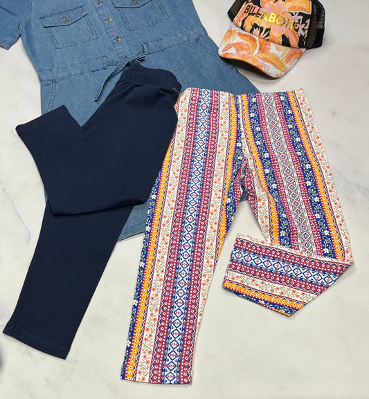 🌷 Duo ➡️ Ensemble de 2 leggings 3 quarts neuf ! ( 1x Marine et 1x fleurie . 7-8 ans fille .