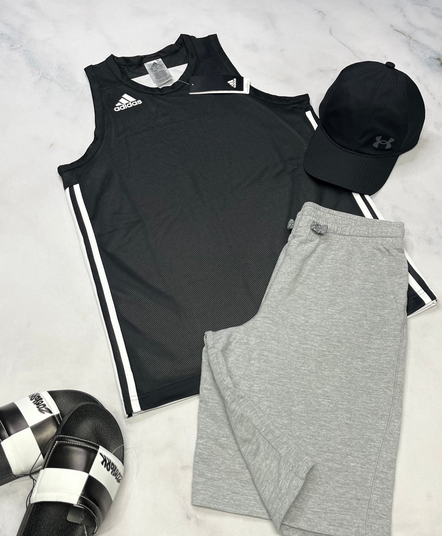 🤩 Camisole : Adidas noir en tissu de sport look doublure stretch intégré qui laisse entrevoir . 16 ans garçon neuve !