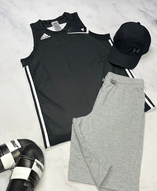 🤩 Camisole : Adidas noir en tissu de sport look doublure stretch intégré qui laisse entrevoir . 16 ans garçon neuve !