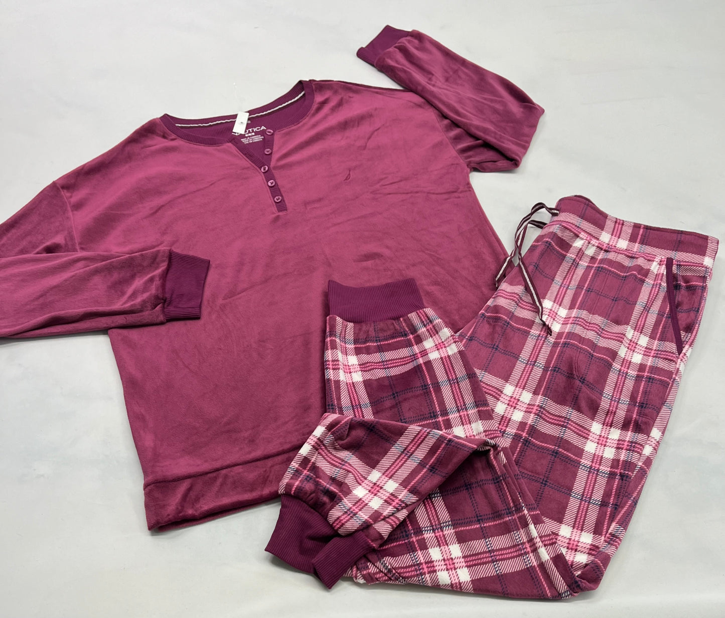 Nautica : Pyjama tout doux , stretch de partout neuf! ( logo brodé au devant). M- XL et XXL femme .