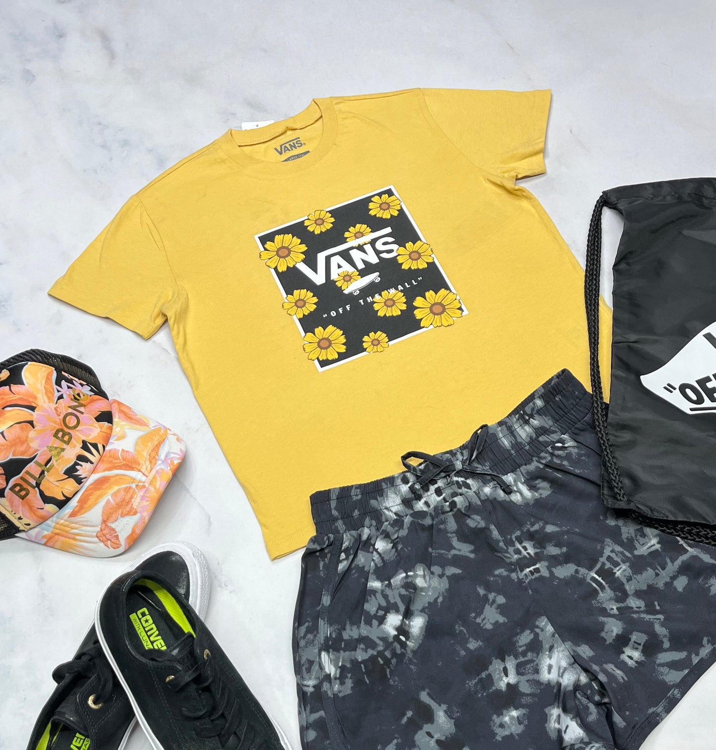 🌼 Solde , Manche courte VANS :  neuf / imparfait quelques taches ombragé style décoloration noir dans  le tissu . + 12 ans fille .