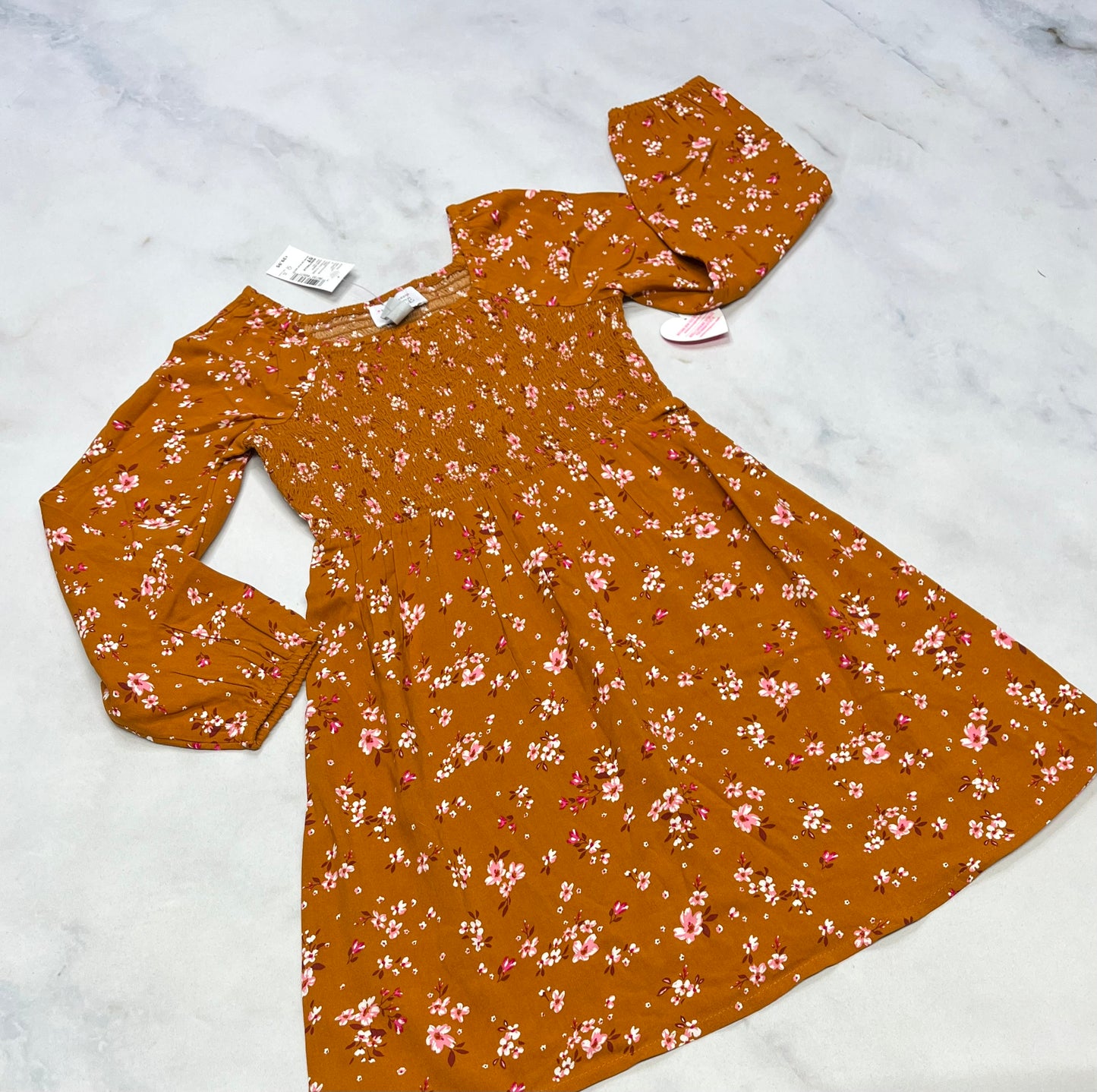 Robe : Manche ballon souple 5 ans neuve .