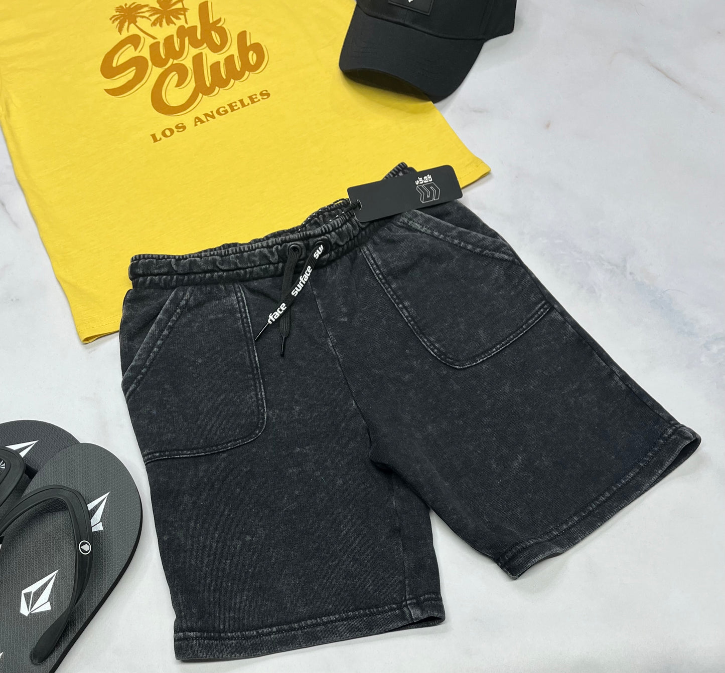 🛹 Short : jogging Surface ultra molle . Fait 6x-7 ans et 7-8 ans coupe confo . Neuve !