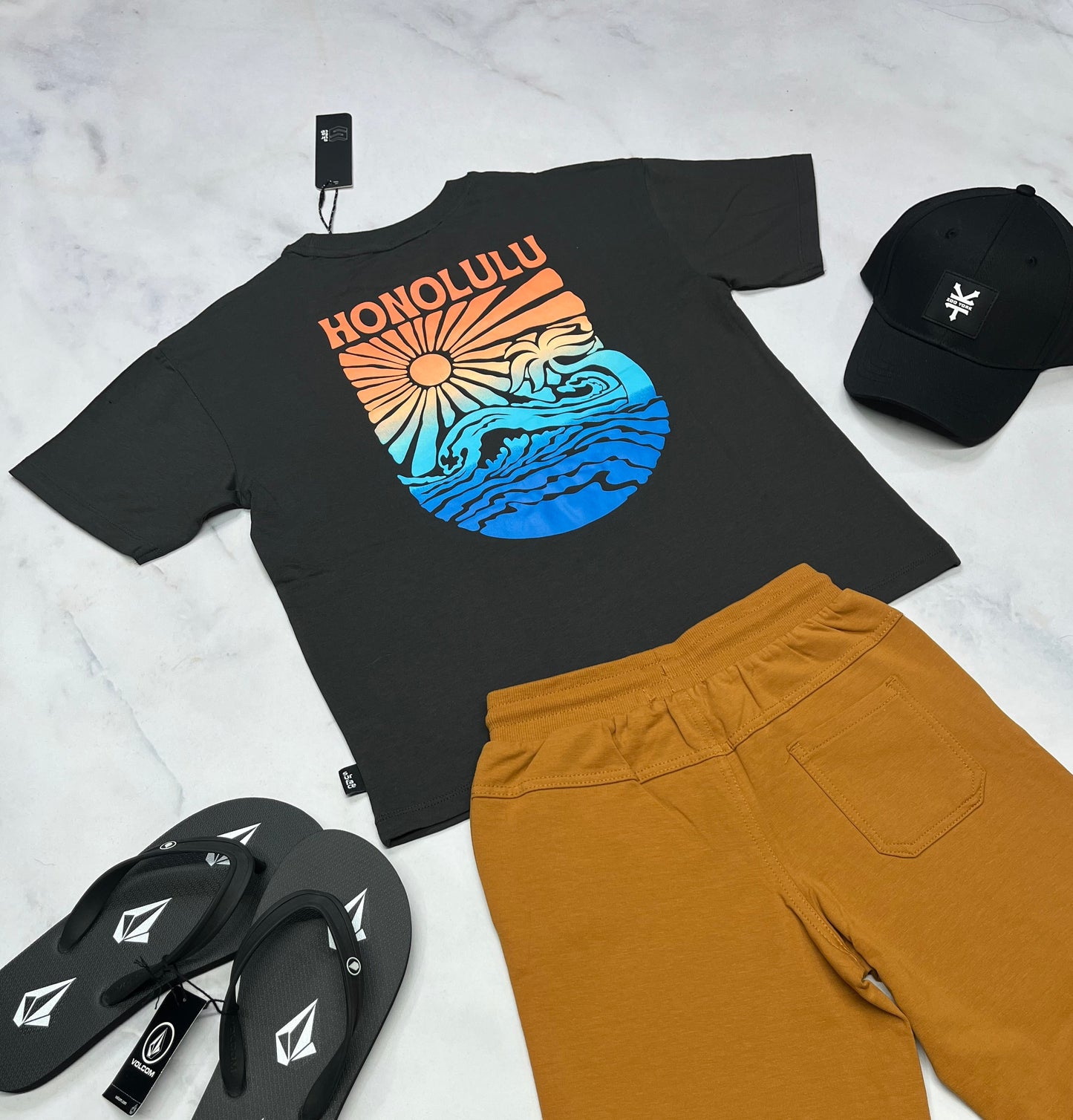 ☀️ T-Shirt : en beau coton Surface 8 ans garçon coupe confo neuf ! Logo au dos .