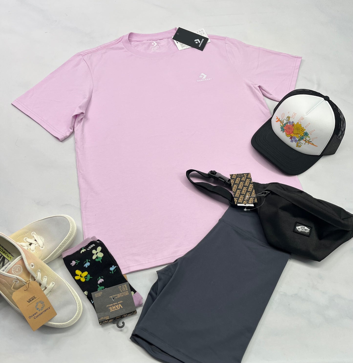 🌸 T-Shirt : Converse M/ femme look Boyfriends over size . Logo brodé au devant . Neuf !