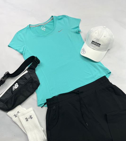 🩵 Manche courte : NIKE en tissu de sport stretch Small femme comme neuf !