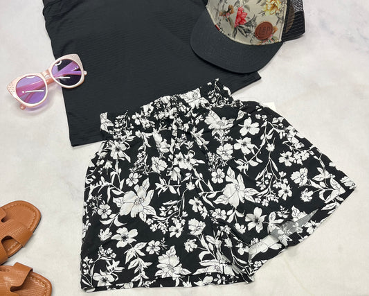 🌿 Short : taille haute fleurie 5-6 ans fille neuve ! ( donne un look de jupe ) . Fluide au bas .