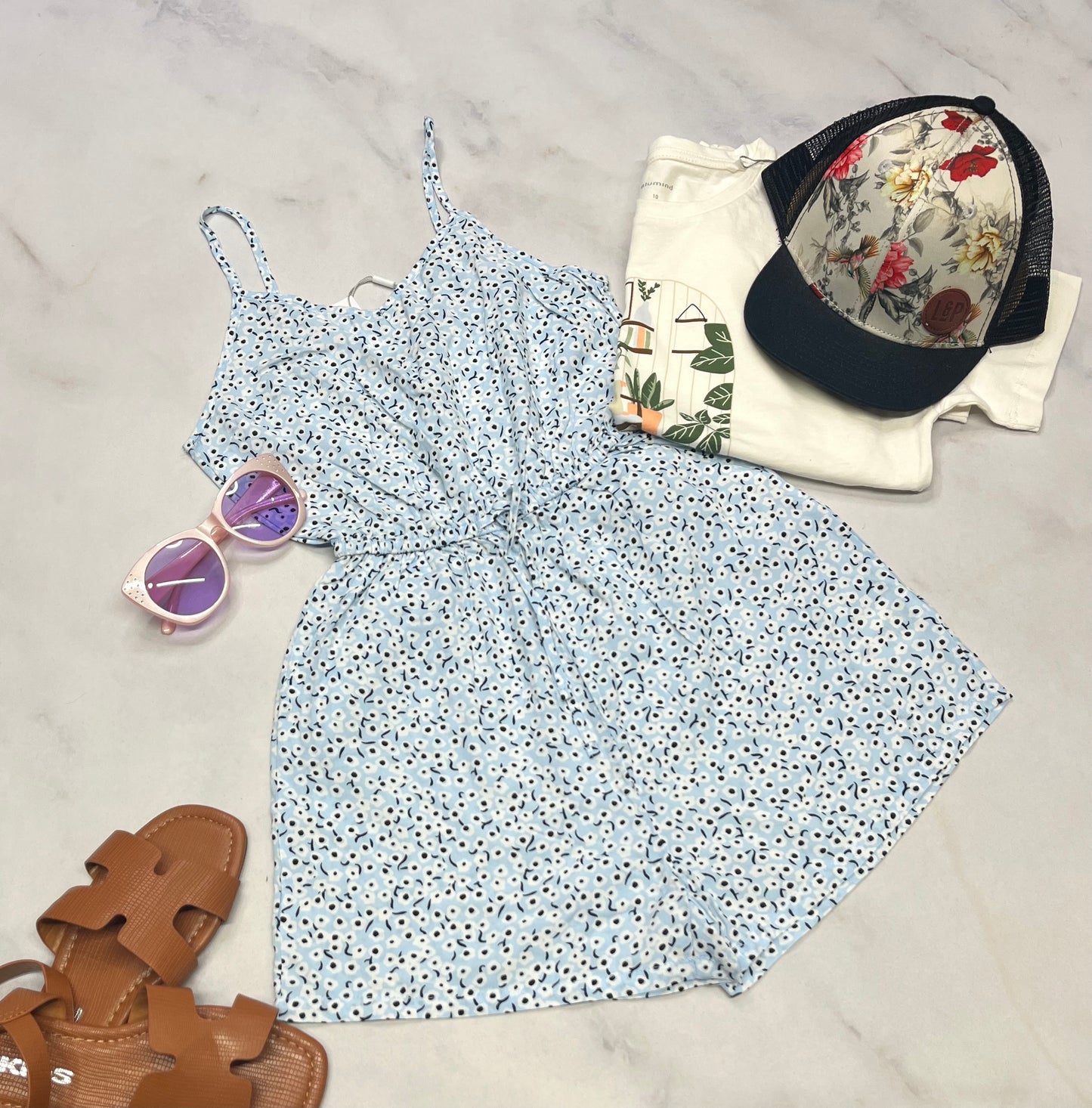 🩵1 pièce : short fleurie bleuté . Fait 6X-7 ans fille bretelles ajustable neuve.